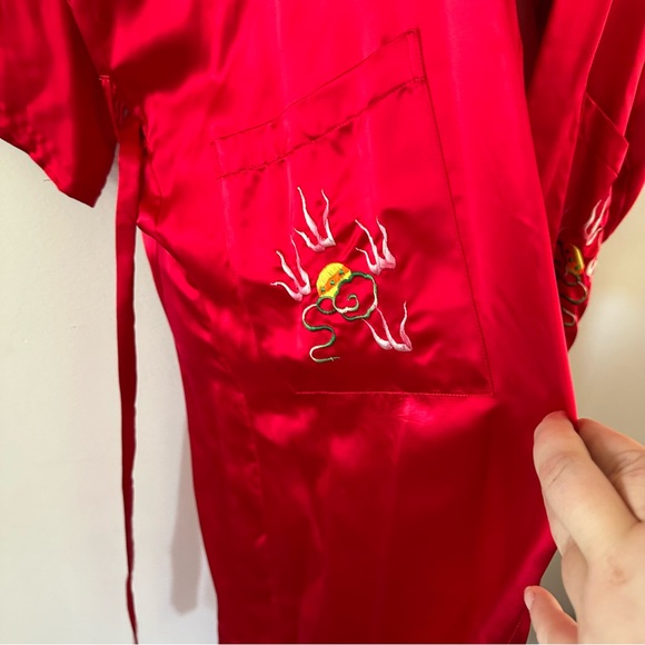 Elegant Red Satin Robe - Picture 2 of 10